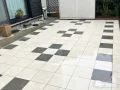 市松模様のタイルで華やかに仕上げた中庭のリフォーム工事