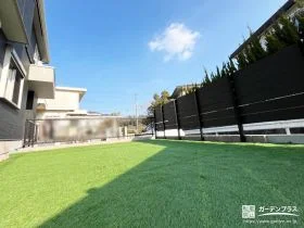 人工芝と目隠しフェンスで快適に整えた主庭リフォーム工事