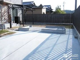 広々と使える駐車スペースへ整えた土間コンクリート打設工事