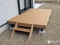 ステップ付きでお庭との行き来がしやすいウッドデッキ