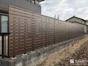 視線をほどよくカットしくつろぎを生むフェンスとデッキ設置工事