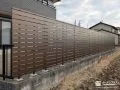 視線をほどよくカットしくつろぎを生むフェンスとデッキ設置工事