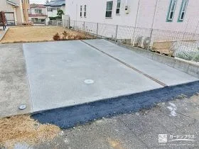 土間コンクリートで足元を安定させた駐車スペース[施工後]