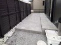 周囲には割栗石を入れ上質な質感を楽しむタイルデッキ設置工事