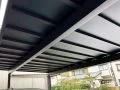 ブラックポリカが映える3台用カーポート