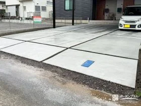 6台を駐車できる広いファサード