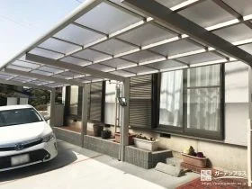 縦連棟タイプでゆとりをもってお車を守るカーポートの設置工事