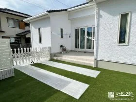 人工芝で整えた緑豊かなお庭