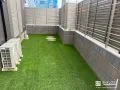 シンプルでスタイリッシュなデザインの目隠しフェンスの設置工事