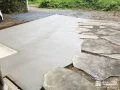 土のままで雑草が生えやすいお庭に土間コンクリートを打った工事