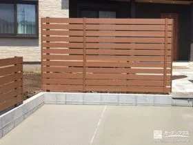 ナチュラルなデザインの目隠しフェンス[施工後]