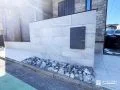 お住まいのポイントとなるモダンタイル門柱