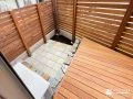 可愛らしい石張りのお庭