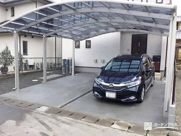 No.28937 シンプルデザインのカーポート設置で駐車スペースを整えた工事[施工後]