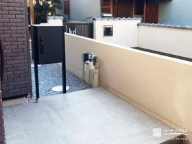 使いやすい高さと動線を考慮した宅配ボックス[施工後]
