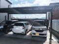 オールブラックが上質な雰囲気のカーポート