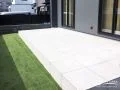 BBQも楽しめるタイルデッキ