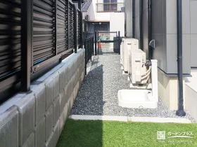 雑草対策をする犬走り