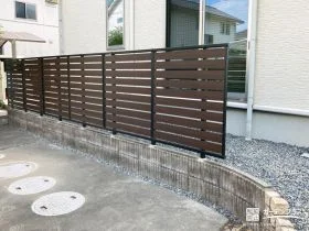 圧迫感を与えず視線をカットする目隠しフェンス[施工後]