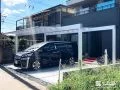 すっきりとした印象のフレームが特徴のカーポートを設置した工事