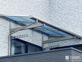 2階バルコニーにテラス屋根を設置し家事を快適にした外構工事