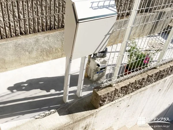 植栽を植えていた犬走りにコンクリートを打って雑草対策した工事