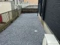 雑草の発生を抑制した犬走り