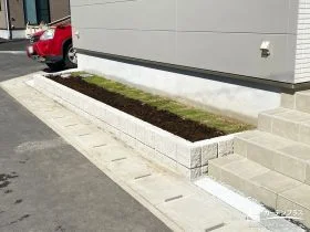 お好きな植物を育てられる花壇[施工後]