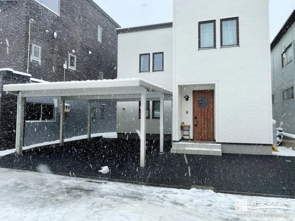 積雪の多い地域にも強く安心して使える駐車スペースを設けた工事