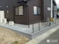 砂利敷きで雑草が生えにくい犬走り