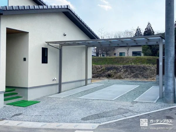 スリットでアクセントを加えたコンクリートの駐車スペース工事