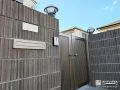 重厚感とやさしい灯りで迎える、外構の“顔づくり”