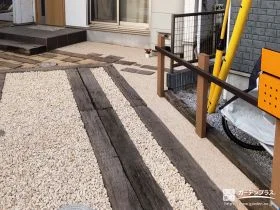 前庭の樹脂舗装