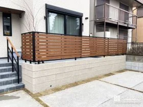 外からの視線を遮り、くつろげる庭へ