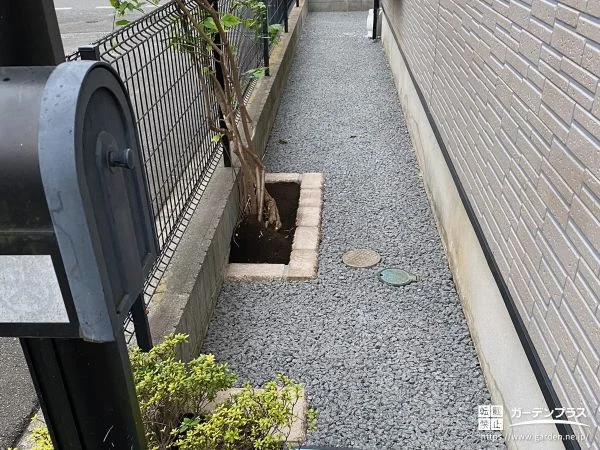 透水性コンクリートを用い水はけ良く仕上げた犬走りの工事