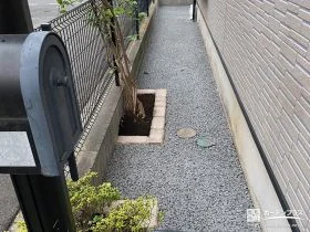透水性コンクリートを用い水はけ良く仕上げた犬走りの工事