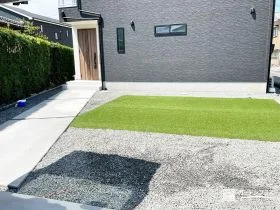 コンクリートで足元を整え玄関までの動線を歩きやすくした工事