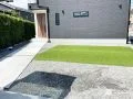 コンクリートで足元を整え玄関までの動線を歩きやすくした工事