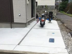 雑草が生えにくく快適な駐車スペース[施工後]