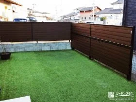 ナチュラルな木目調の目隠しフェンス[施工後]