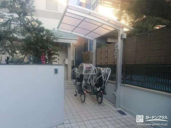 軽やかなデザインのサイクルポートで自転車を守る外構工事