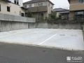 フラットで広々とした駐車スペースをライン引きで整えた工事