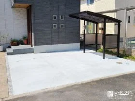 広々とした土間コンクリートの駐車スペース[施工後]