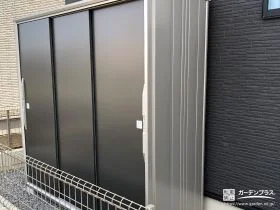 シンプルモダンなデザインの物置[施工後]