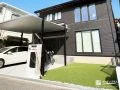 白と黒のコントラストがおしゃれな夜も楽しめる新築外構