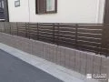 スリット入りで圧迫感を感じさせない目隠しフェンス