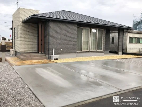 広々としたスペースにコンクリートを打設した駐車スペース工事
