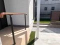 傘などもかけられる便利な手すり