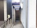 サイドパネルをつけしっかり雨風を防ぐテラス屋根の設置工事
