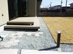 “外に出たくなる距離感”をつくるウッドデッキ[施工後]